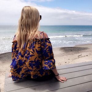 ✨H&M H&M Off-the-Shoulder Blouse✨